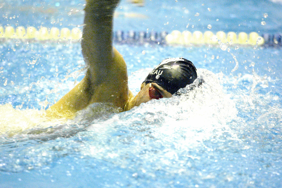 Louis David Bonneau nage en style libre